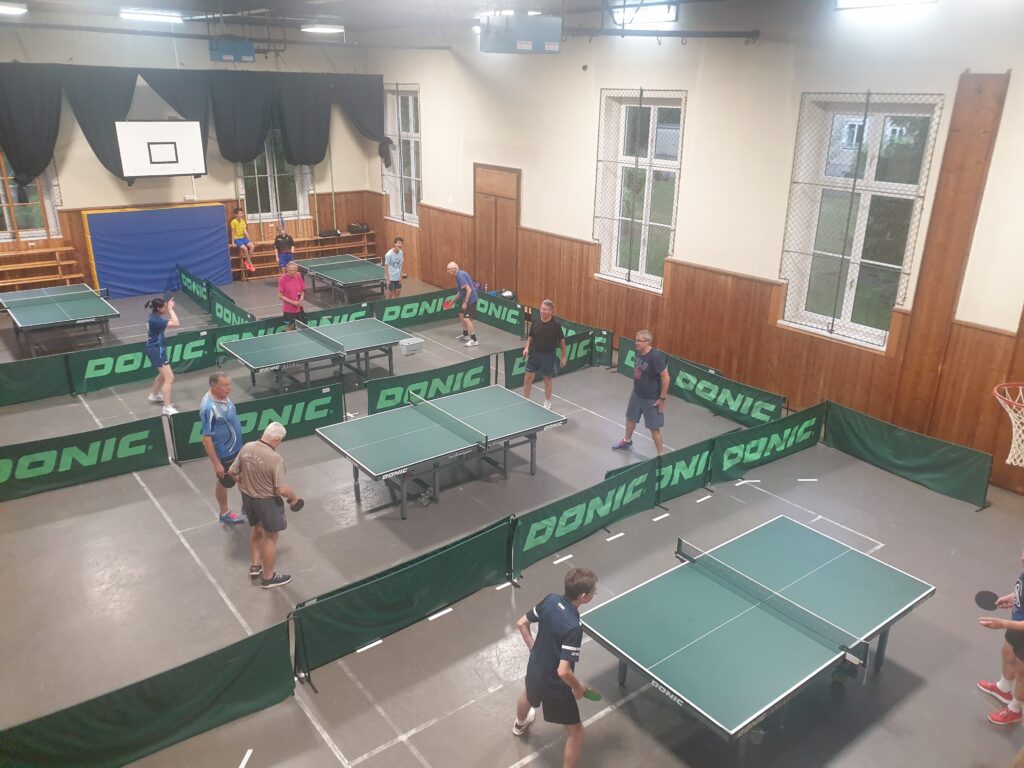 jung & alt beim Training